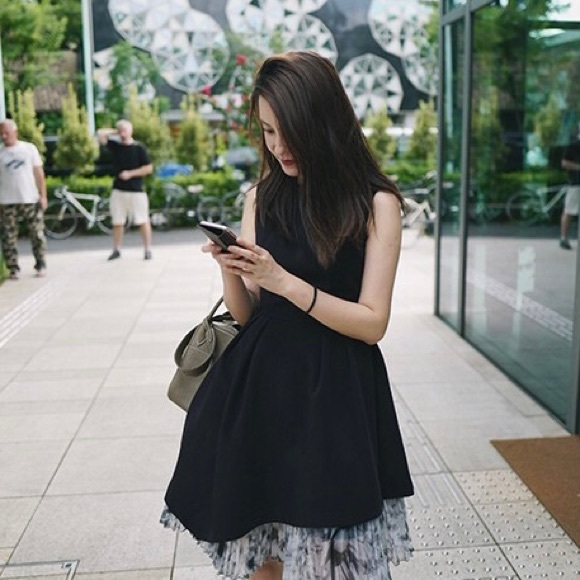 BEAUTIFUL BLACK DEESS WITH FLORA LACE BOTTOM - Picture 4 of 8